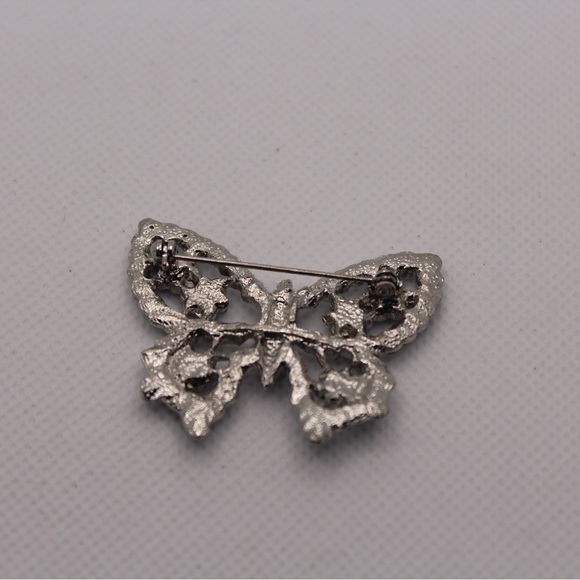 🍀 3/$15 Intricate Vintage Silver Butterfly Brooch with Rhinestones - Picture 3 of 4